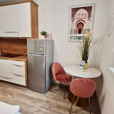 Central Studio With Free Parking