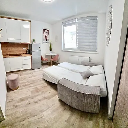 Apartment With Free Parking